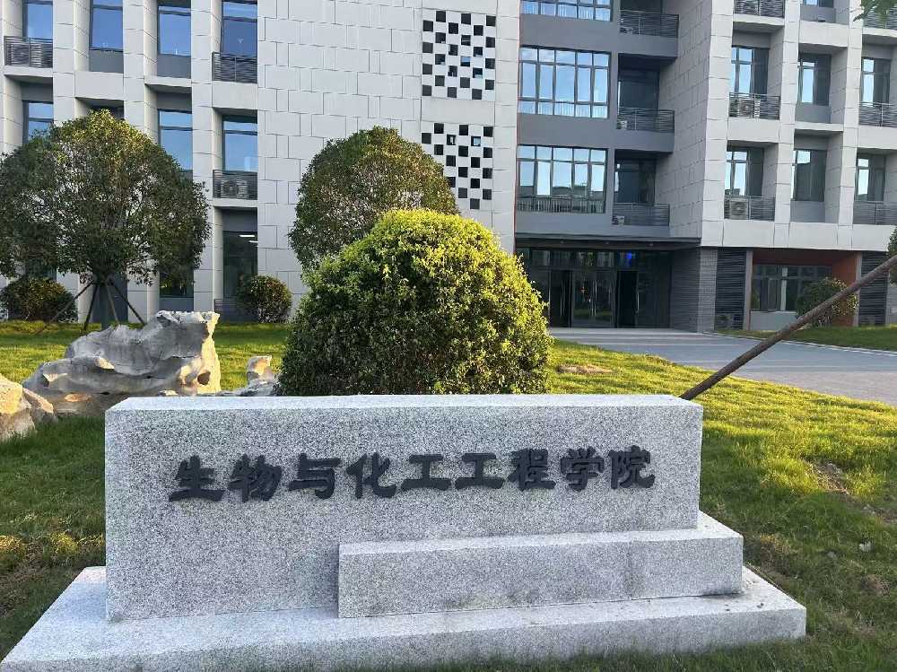 惠来县扬州职业大学体育场高杆灯项目